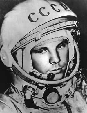 El 12 de abril de 1961 el cosmonauta Yuri Gagarin se convirti&oacute; en el primer ser humano en viajar al espacio cuando fue puesto en &oacute;rbita a bordo de la nave Vostok 3KA-3 (Vostok 1).