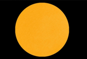 El Sol en blanco, sin manchas solares, visto el 12 de enero de 2016 por el Observatorio de Din&aacute;micas Solares. 